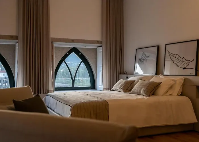 Camoes Bed & Breakfast 4*